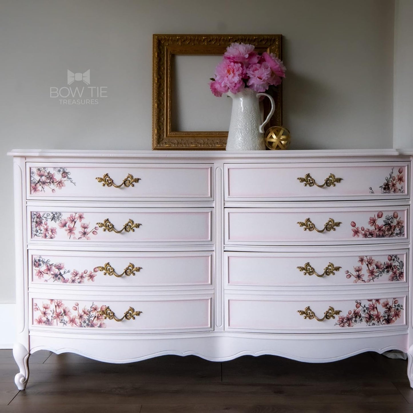 Dixie Belle Paint Company Chalk Finish Furniture Paint - Soft Pink (8oz) - Matte Dainty Pink Chic Chalk Mineral DIY Furniture Paint