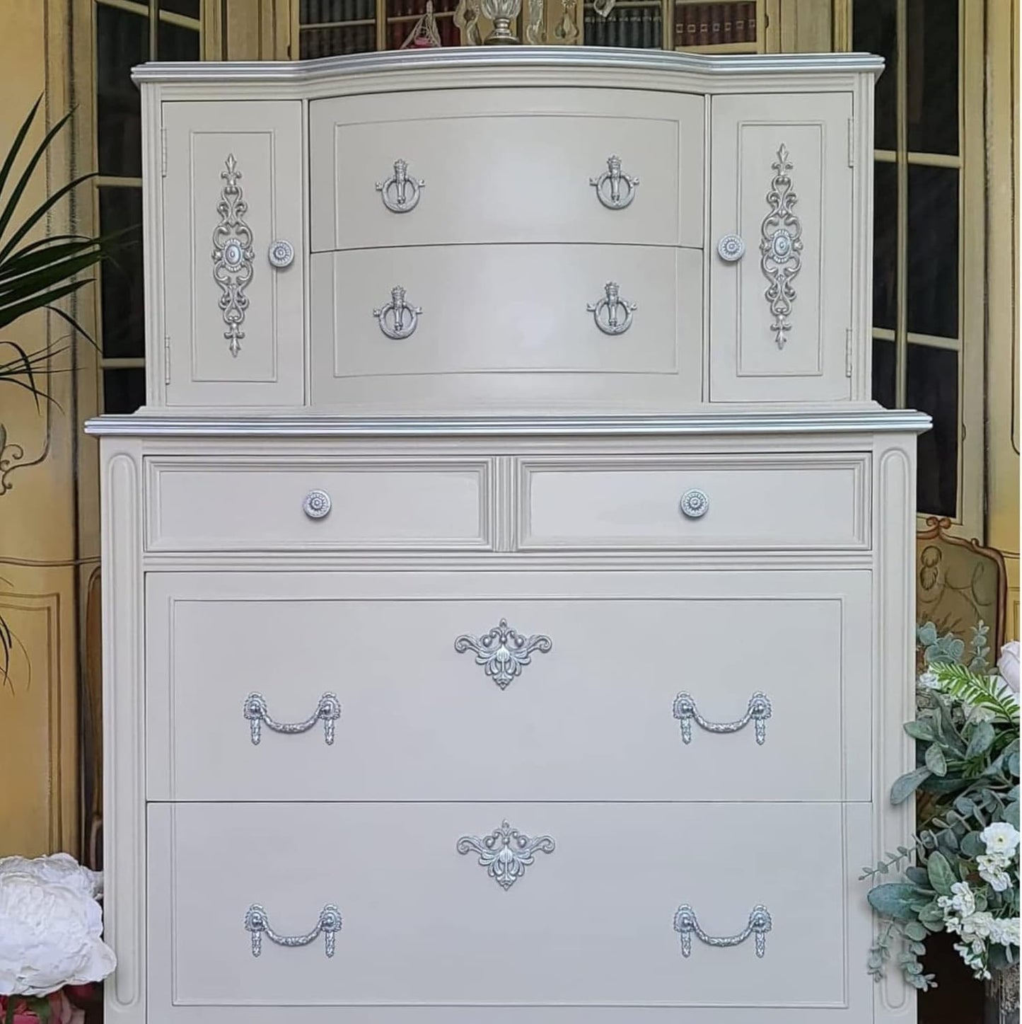 Dixie Belle Paint Company Chalk Finish Furniture Paint - Sawmill Gravy (16oz) - Matte Smooth Beige Chic Chalk Mineral DIY Furniture Paint