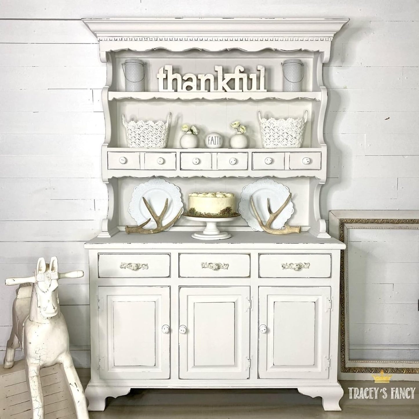 Dixie Belle Paint Company Chalk Finish Furniture Paint - Fluff (16oz) - Matte Soft White Chic Chalk Mineral DIY Furniture Paint