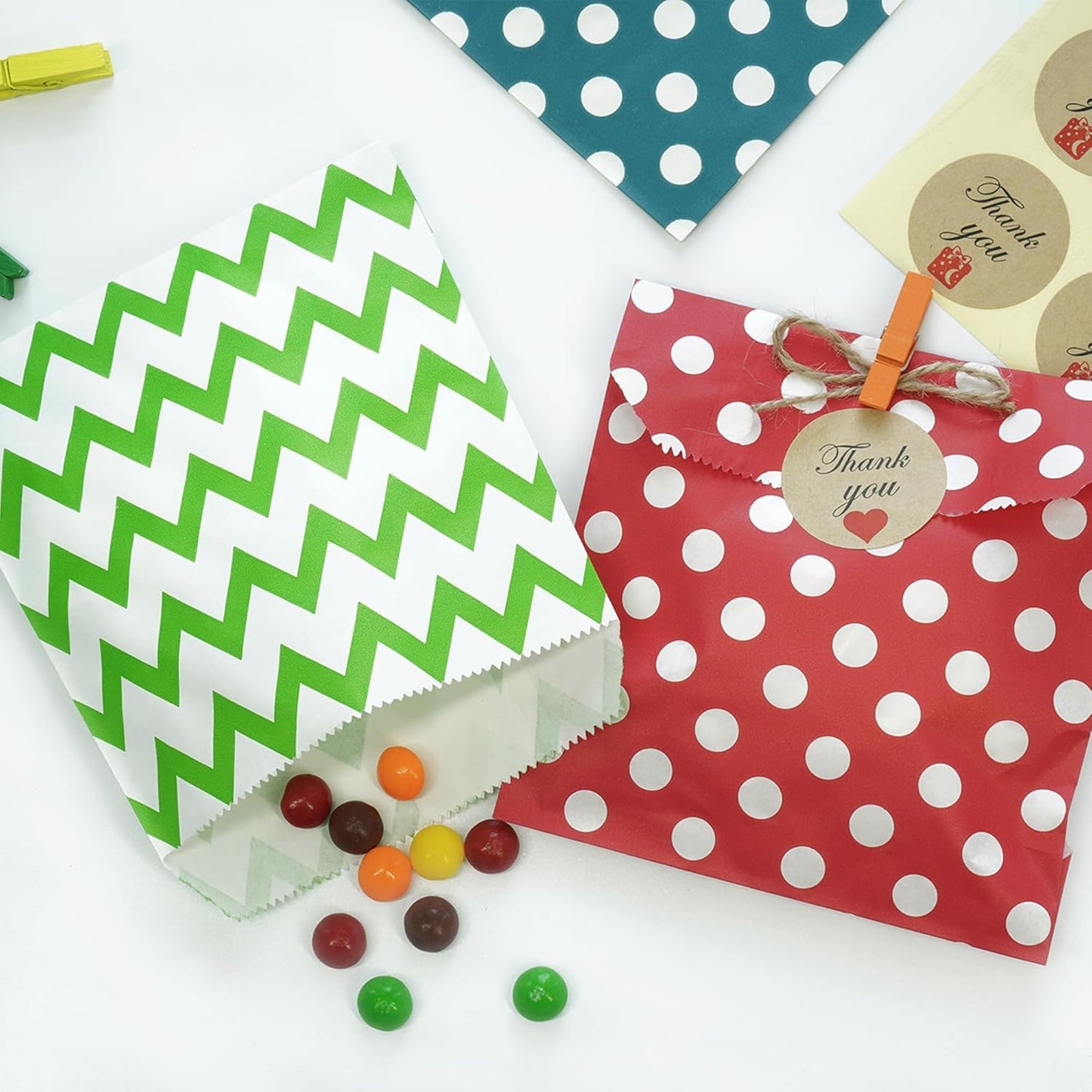 KEYYOOMY 100 Pcs Red and Black Candy Buffet Bags Small Cookie Bag Polka Dot Paper Treat Bag for Wedding Birthday Party (5 inch x 7 inch)