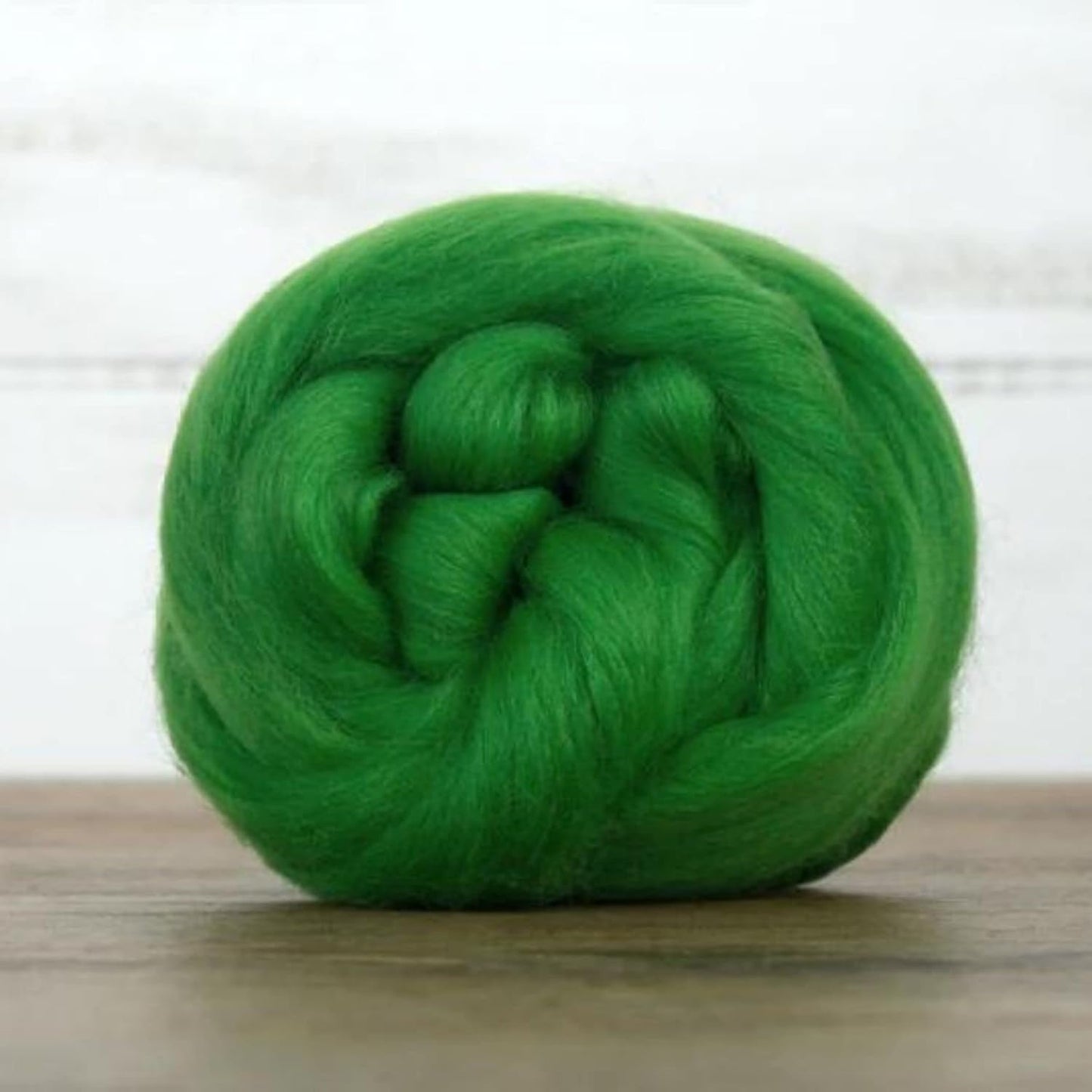 Revolution Fibers Merino Wool Roving | Premium Combed Wool Top | 22 Micron, Perfect for Felting Projects, Spinning, Wall Hangings and Tapestry (Lawn)