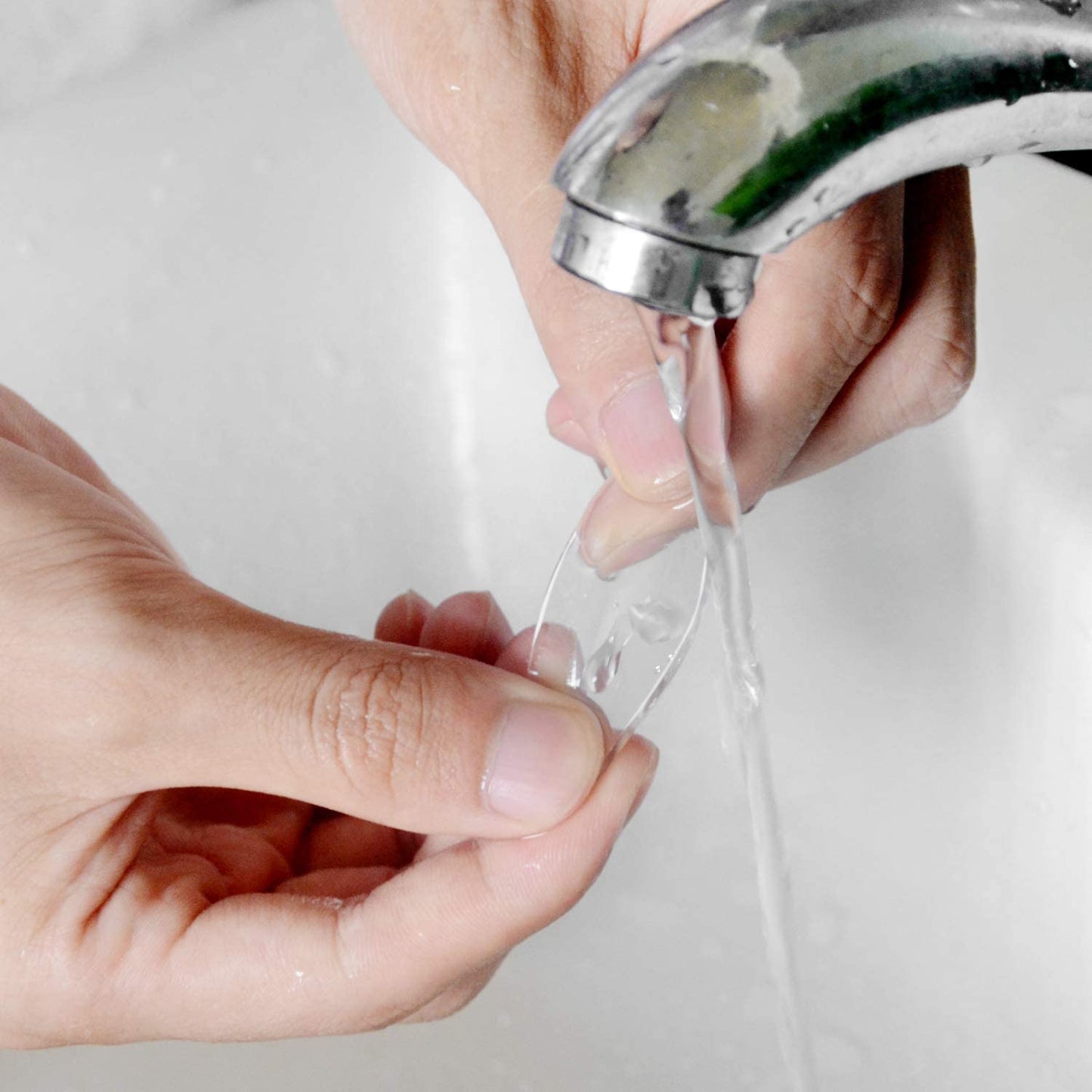 BRAVESHINE Double Sided Wall Adhesive Tape - 32 Pack Heavy Stick on Mounting Tape - Removable Washable Nano Tape for Crafts, Non-Slip Carpet, Picture Hanging Home Office Classroom Use - Round 1.1Inch