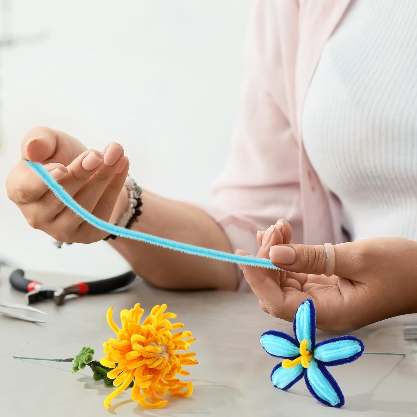 DaisyInner 700 Pcs Halloween Fall Pipe Cleaners Craft Bulk Pastel Chenille Stems Flower DIY Gradient Colored Fluffy for School Classroom Thanksgiving Christmas Party Supplies(Blue,Orange)