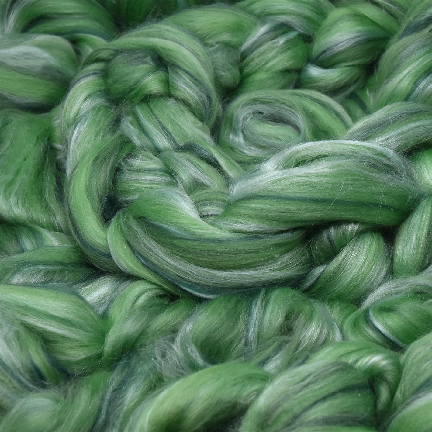Merino Silk Luxe Tonal Designer Blend. Superfine Merino, Mulberry Silk, Tussah Silk. Top Roving for Spinning or Felting. Velvet Moss 1oz