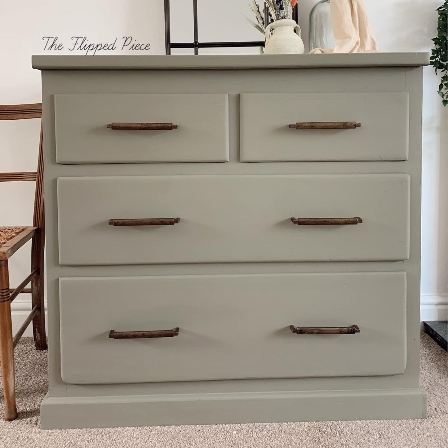 Dixie Belle Paint Company Chalk Finish Furniture Paint - Spanish Moss (32oz) - Matte Succulent Green Chic Chalk Mineral DIY Furniture Paint