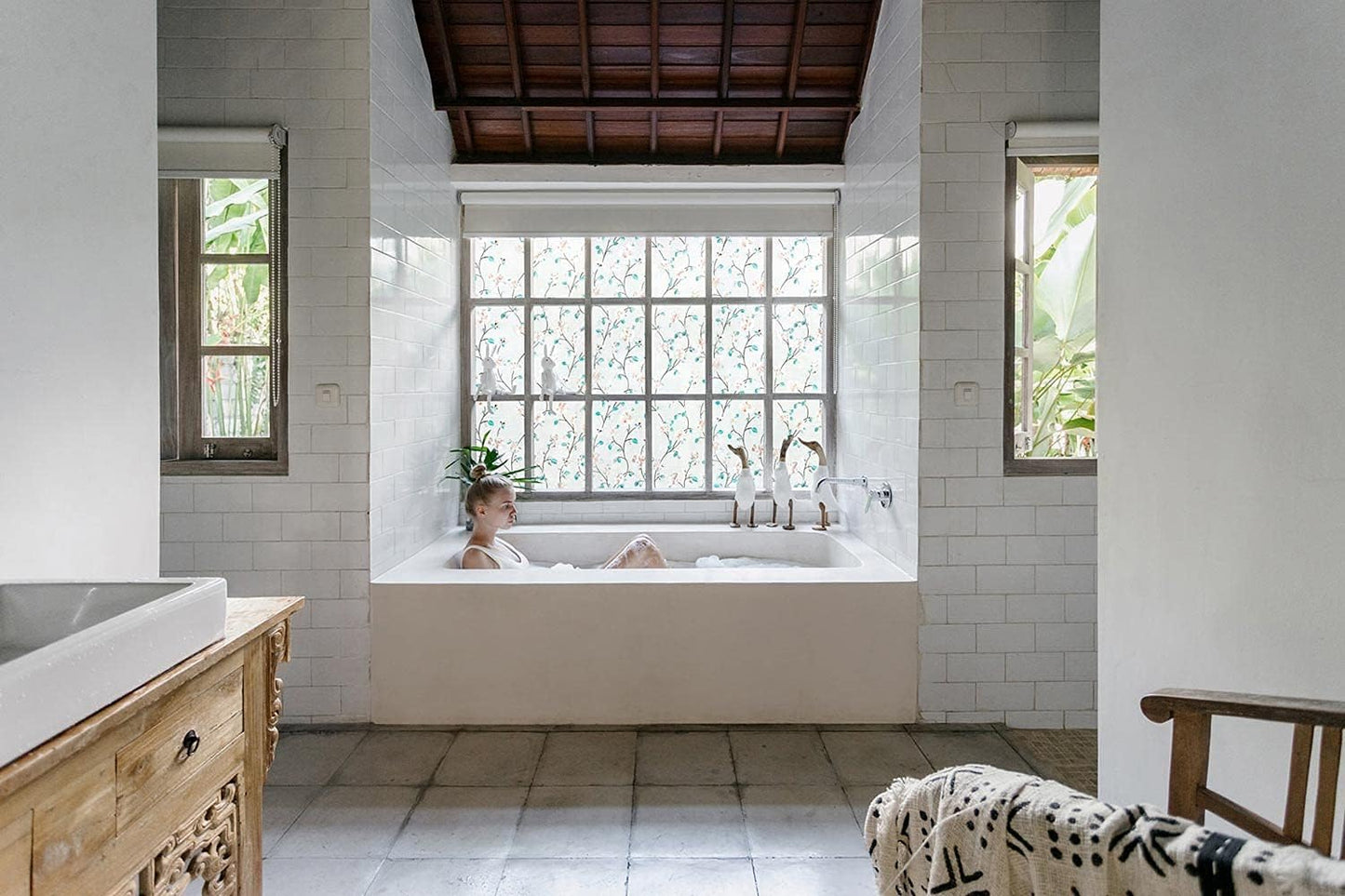 VSUDO Static Cling Decorative Window Privacy Film – Frosted Privacy Window Film with Jasmine Floral & Stained Glass Design, Adhesive-Free Tint for Home, Bathroom & Office (29.5" x 78.7")