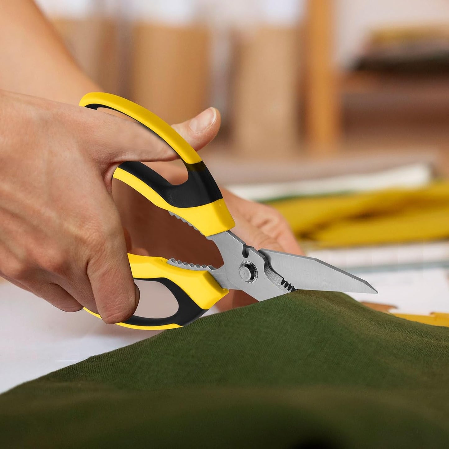 Utility Scissors Heavy Duty: sharp Scissors All Purpose heavy duty, Easy Cutting Carpet, Cardboard, Wires, Leather, Fabric（8'' Yellow）