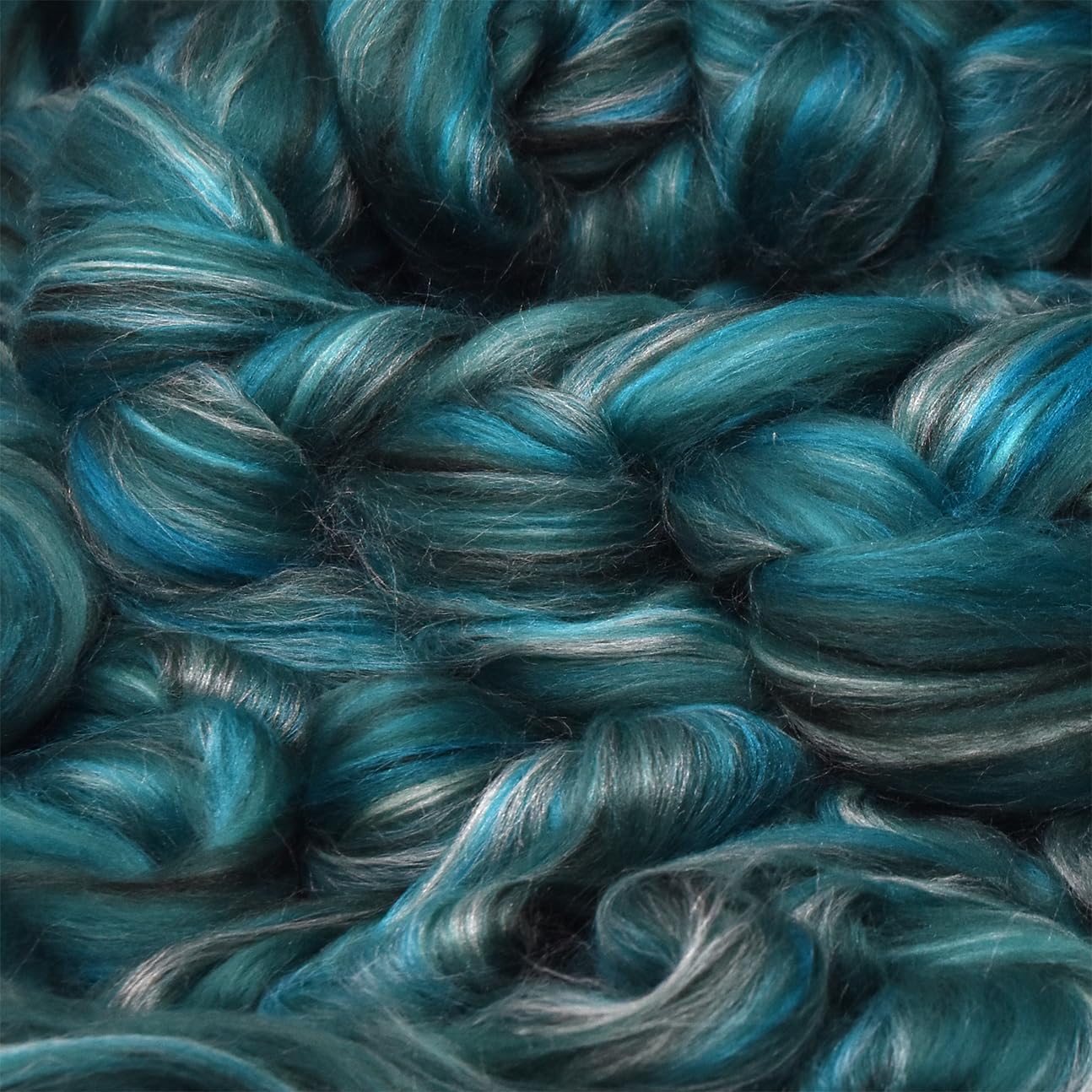 Merino Silk Luxe Tonal Designer Blend. Superfine Merino, Mulberry Silk, Tussah Silk. Top Roving for Spinning or Felting. Meadow Mist 1oz