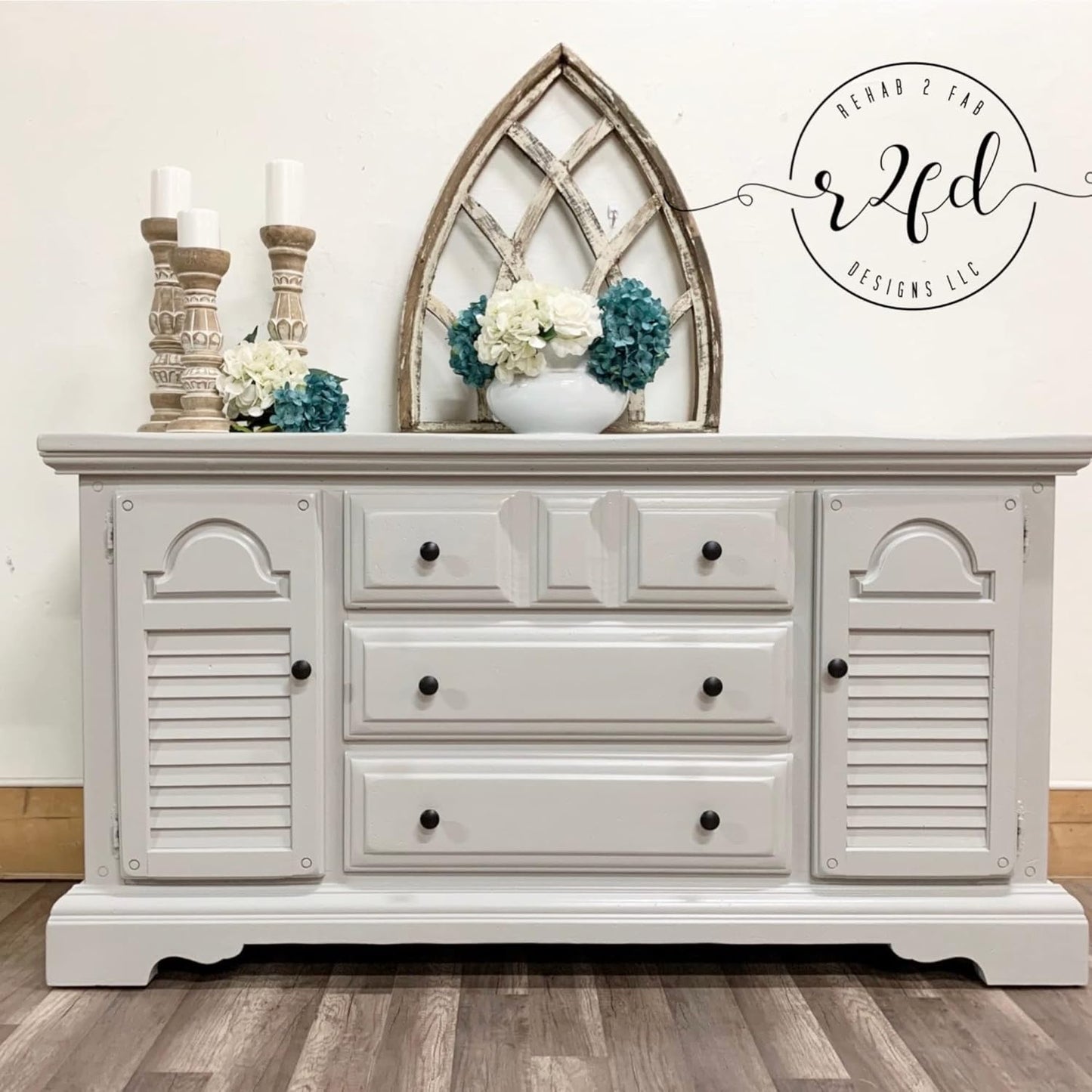 Dixie Belle Paint Company Chalk Finish Furniture Paint - Driftwood (8oz) - Matte Light Gray Chic Chalk Mineral DIY Furniture Paint