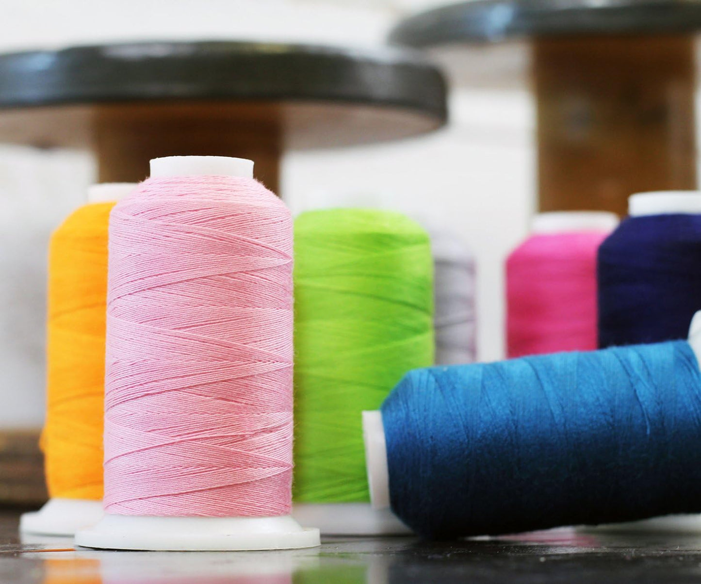 Threadart Polyester All-Purpose Sewing Thread - 600m - 50S/3 - Light Grass Green