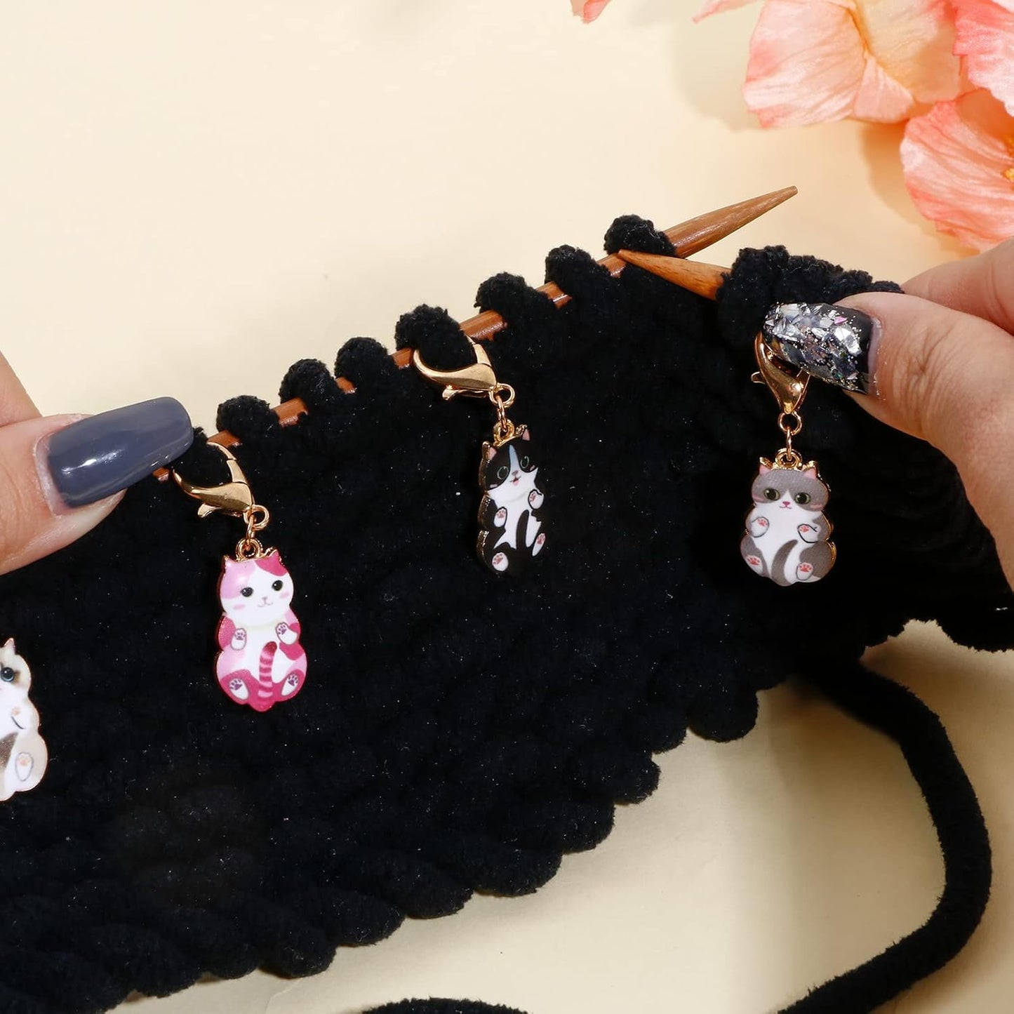 DoreenBeads 6Pcs Cat Stitch Marker Charms for Crocheting and Knitting, Locking Alloy Enamel Crochet Stitch Marker with Lobster Clasp Knitting Crocheting Accessories Gold