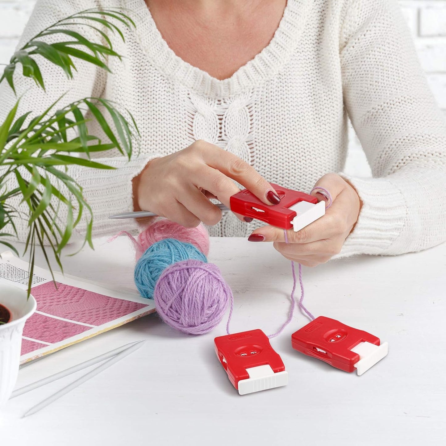 4 Pieces Knitting Counter Stitch Needle Marking Tool Mini Crochet Stitch Knitting Stitch Plastic Knit Stitch Counter, Red