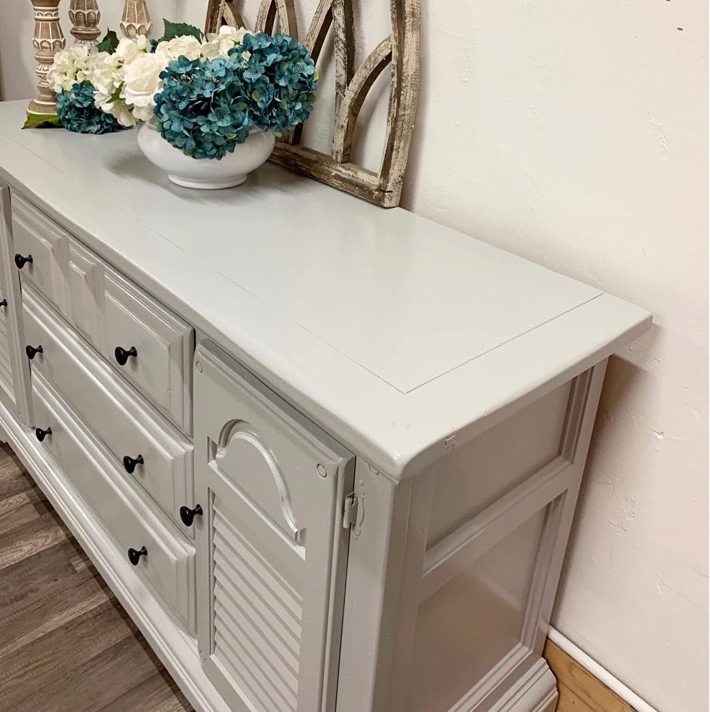 Dixie Belle Paint Company Chalk Finish Furniture Paint - Driftwood (1 Gallon - 128oz) - Matte Light Grey Chic Chalk Mineral DIY Furniture Paint