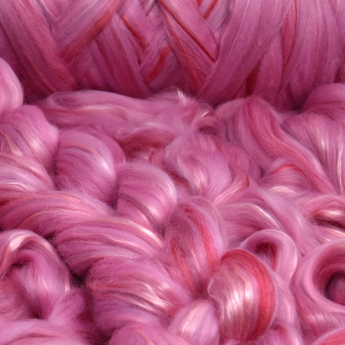 Merino Silk Luxe Tonal Designer Blend. Superfine Merino, Mulberry Silk, Tussah Silk. Top Roving for Spinning or Felting. Pink Petal 1oz