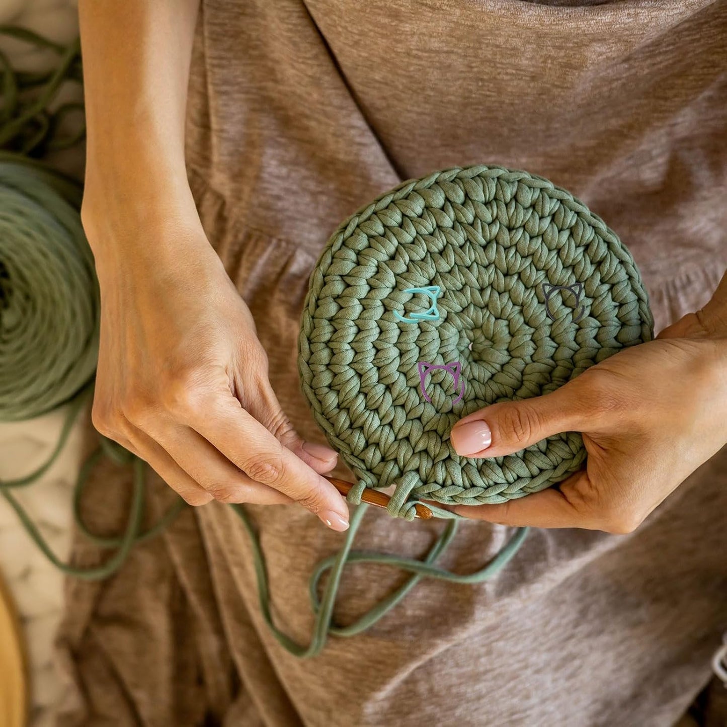 uxcell 50pcs Stitch Markers, Spiral Stitch Markers Crochet Needle Clip Counter Knit Ring Crochet Locking Sewing Accessories for DIY Handcraft Knitting and Crocheting, Black