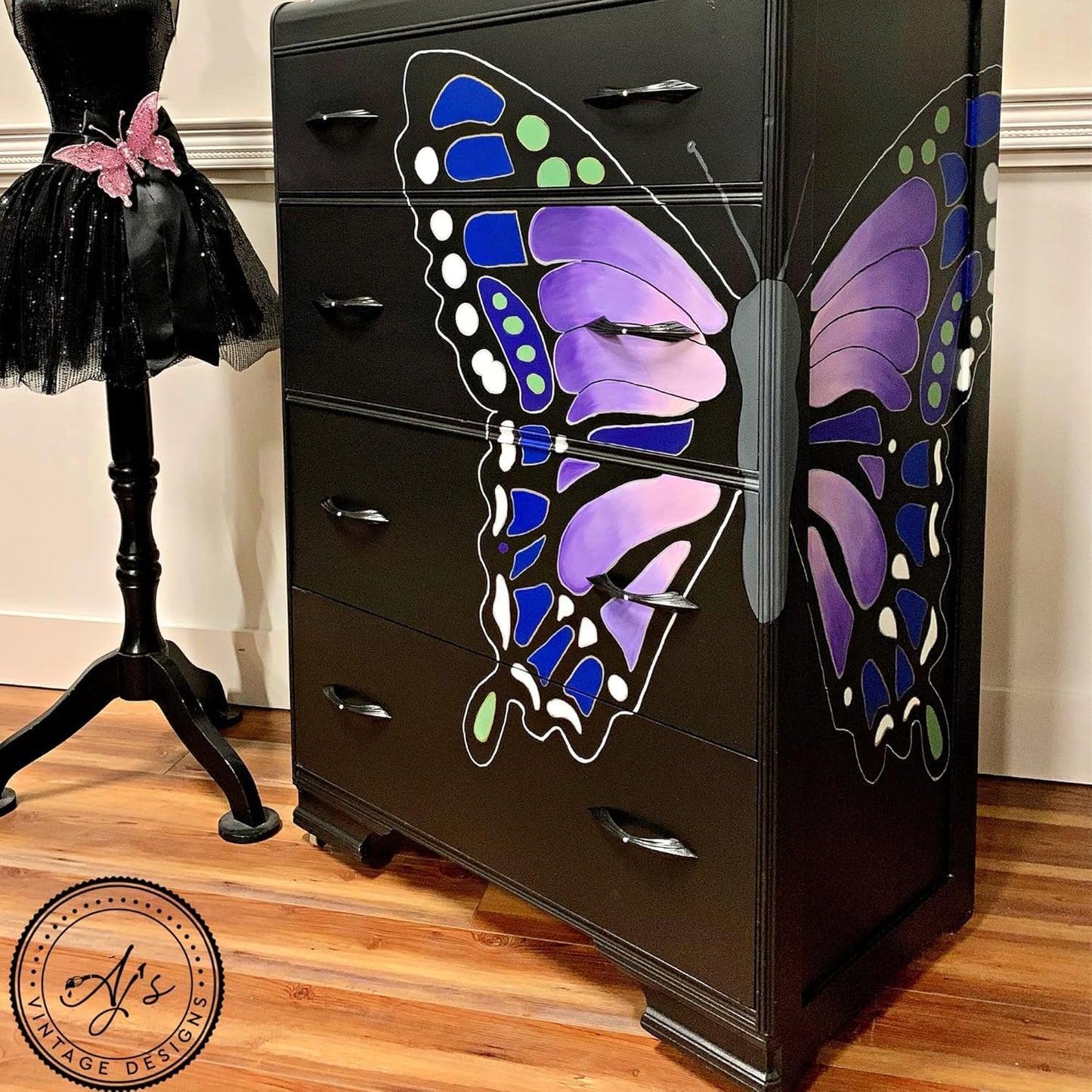 Dixie Belle Paint Company Chalk Finish Furniture Paint - Lucky Lavender (1 Gallon - 128oz) - Matte Pastel Purple Chic Chalk Mineral DIY Furniture Paint