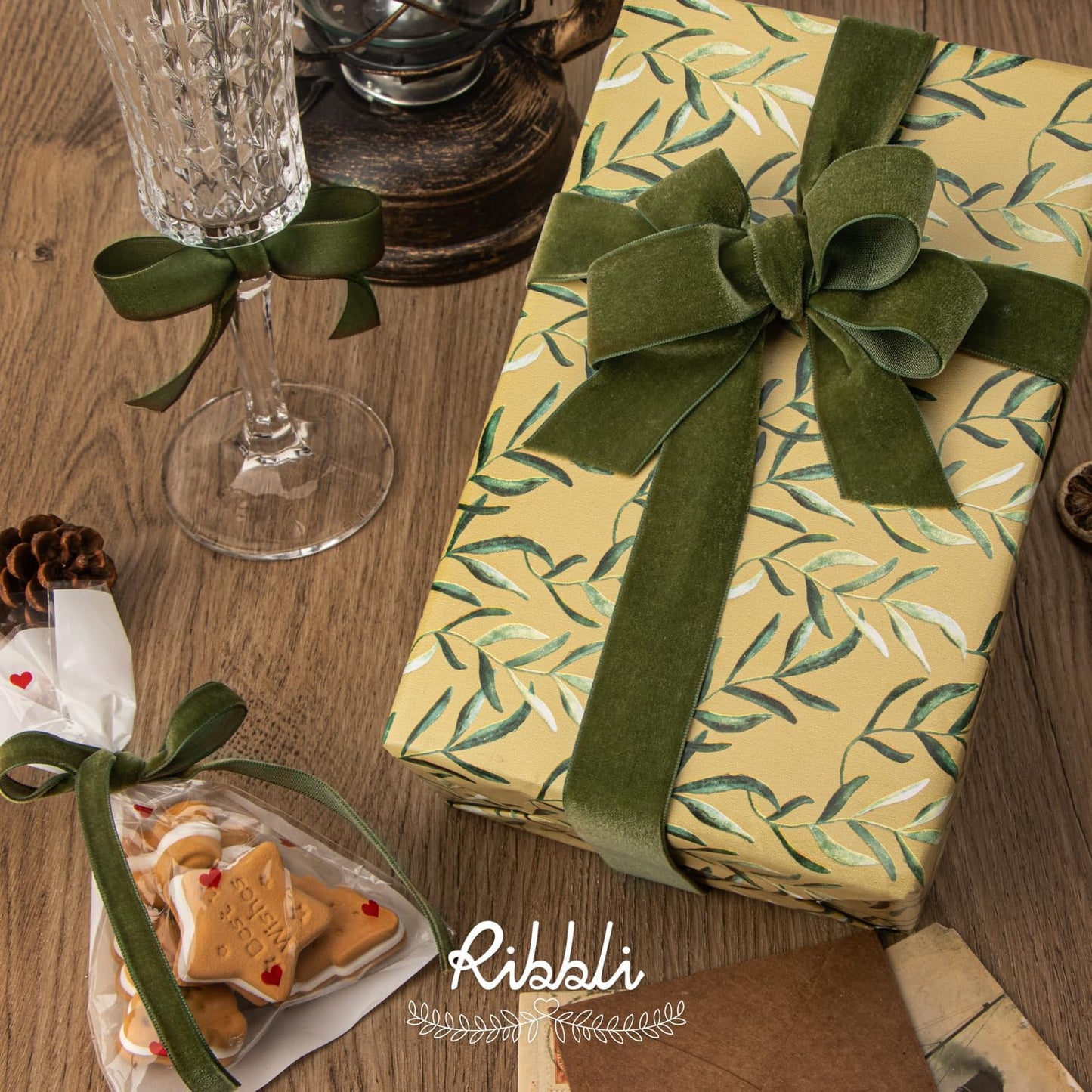 Ribbli Polyester Moss Green Velvet Ribbon,5/8 Inches Continuous10-Yard Spool,Christmas Ribbon for Gift Wrapping,Floral Bouquets, Home Decor