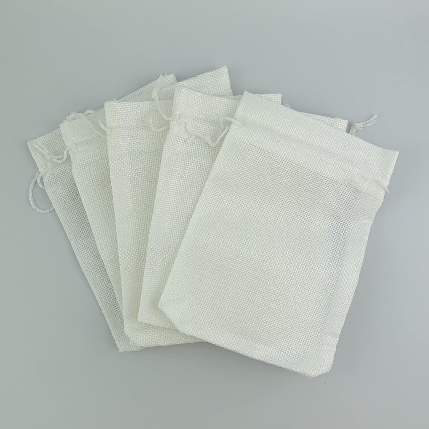 Palmhomee Pack of 25 Burlap Gift Bags with Drawstring Linen Jewelry Pouches Wedding Hessian Jute Bags for Birthday and Treat Pouches Party Wedding Favors Gift (6x8 Inch, White)