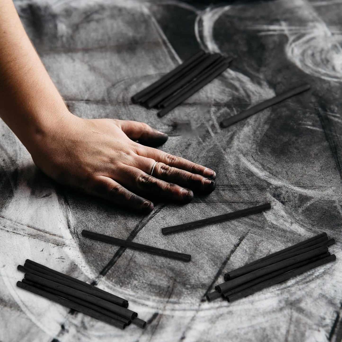 Gueevin 60 Pcs Willow Charcoal Sticks, Willow Charcoal, Artists, Beginners, Students, Perfect for Sketching, Drawing, Shading, and Fine Art Christmas Gifts for Art (2-4mm，4-5mm，5-7mm，7-9mm)