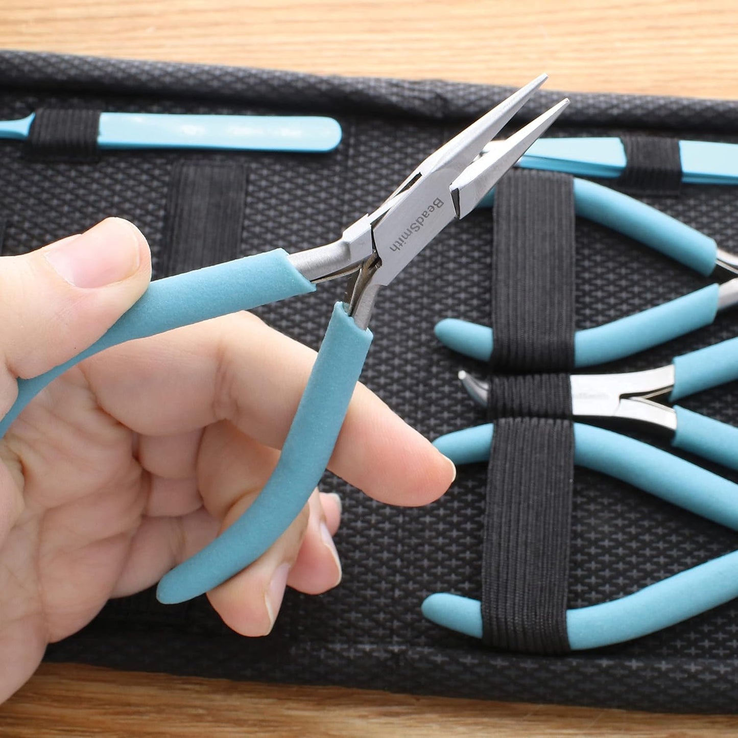 The Beadsmith Fashion Color Pliers – Set of 8 Slimline Color-Coordinated Tools – Matching Clutch in Light Blue – Jewelry Making Supply Kit to Create Necklaces, Bracelets, Earrings & More