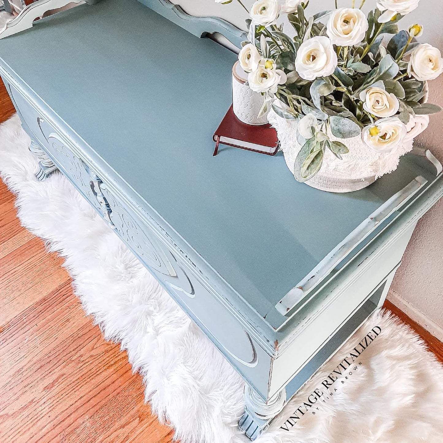 Dixie Belle Paint Company Chalk Finish Furniture Paint - Vintage Duck Egg (32oz) - Matte Light Blue Chic Chalk Mineral DIY Furniture Paint